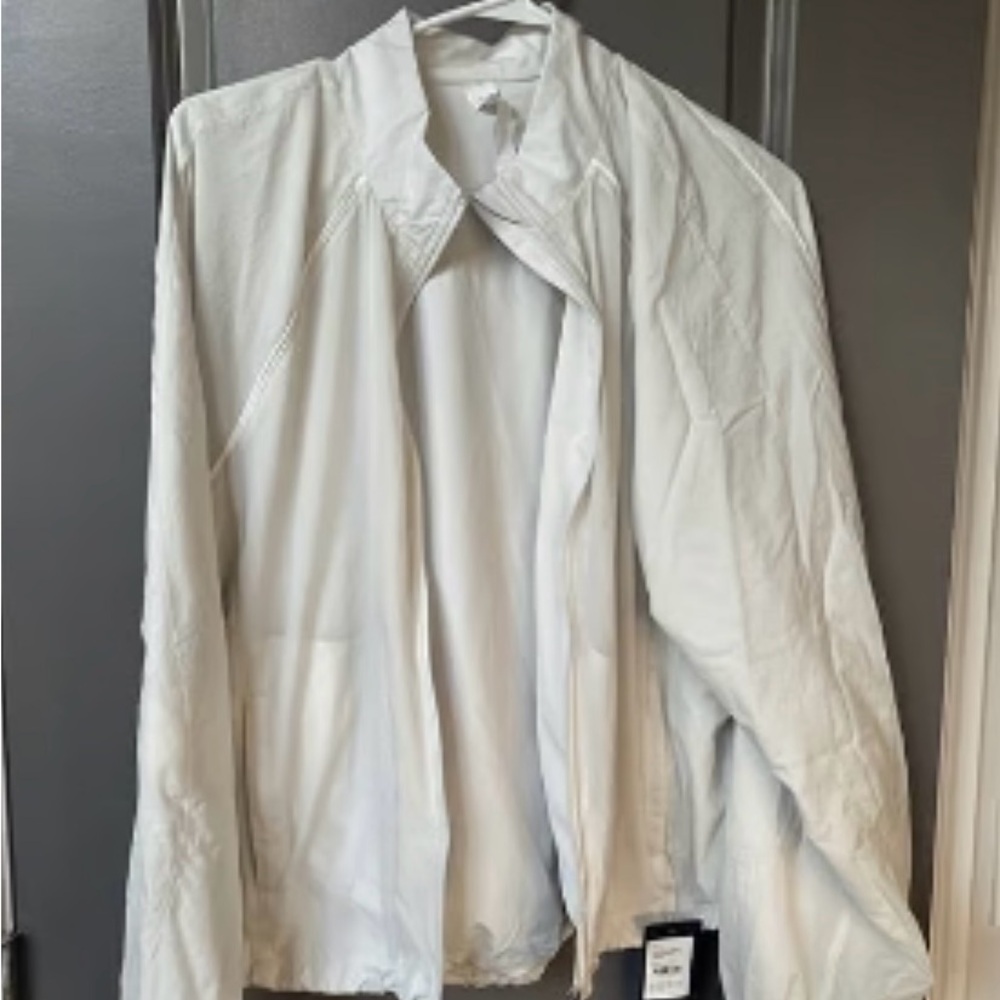 *sold on merc* NWT Lululemon license to train